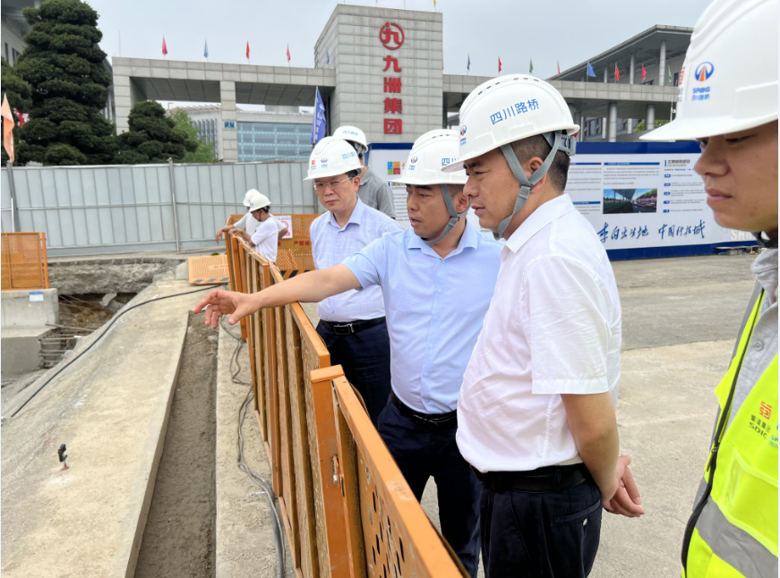 川交公司黨委書記、董事長(zhǎng)杜江林到綿陽(yáng)科技城新區(qū)一分部施工現(xiàn)場(chǎng)指導(dǎo)工作