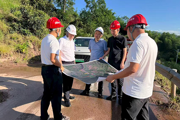 川交公司黨委書記、董事長杜江林赴新宜TJ2標(biāo)項(xiàng)目檢查指導(dǎo)工作