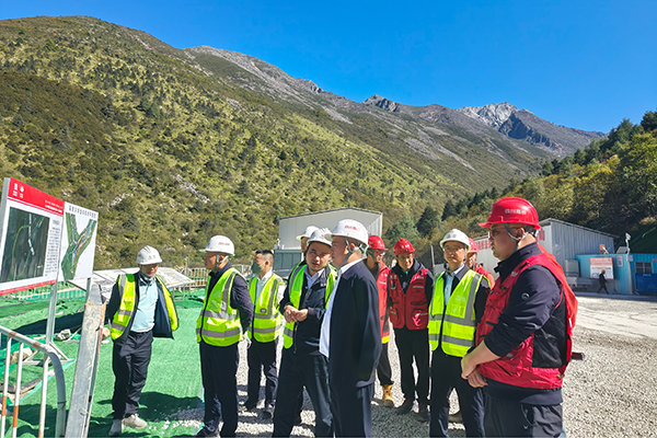 川交公司黨委書記、董事長杜江林赴康新高速項(xiàng)目檢查指導(dǎo)工作